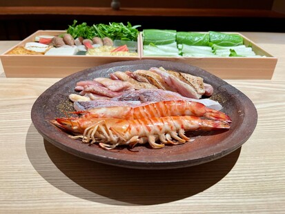 甘鯛、車海老、地鶏と冬野菜の寄せ鍋