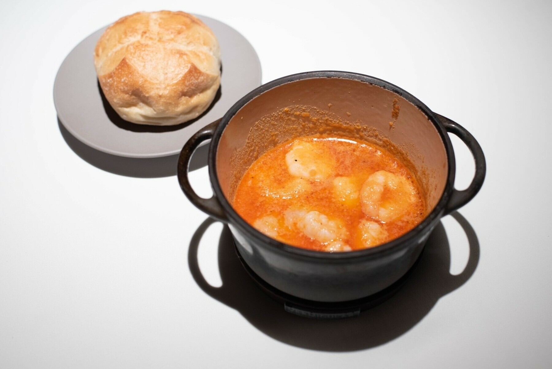 海老のアヒージョとパン