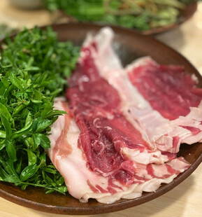 信州天然山菜と花山椒鍋(天然極上猪肉)