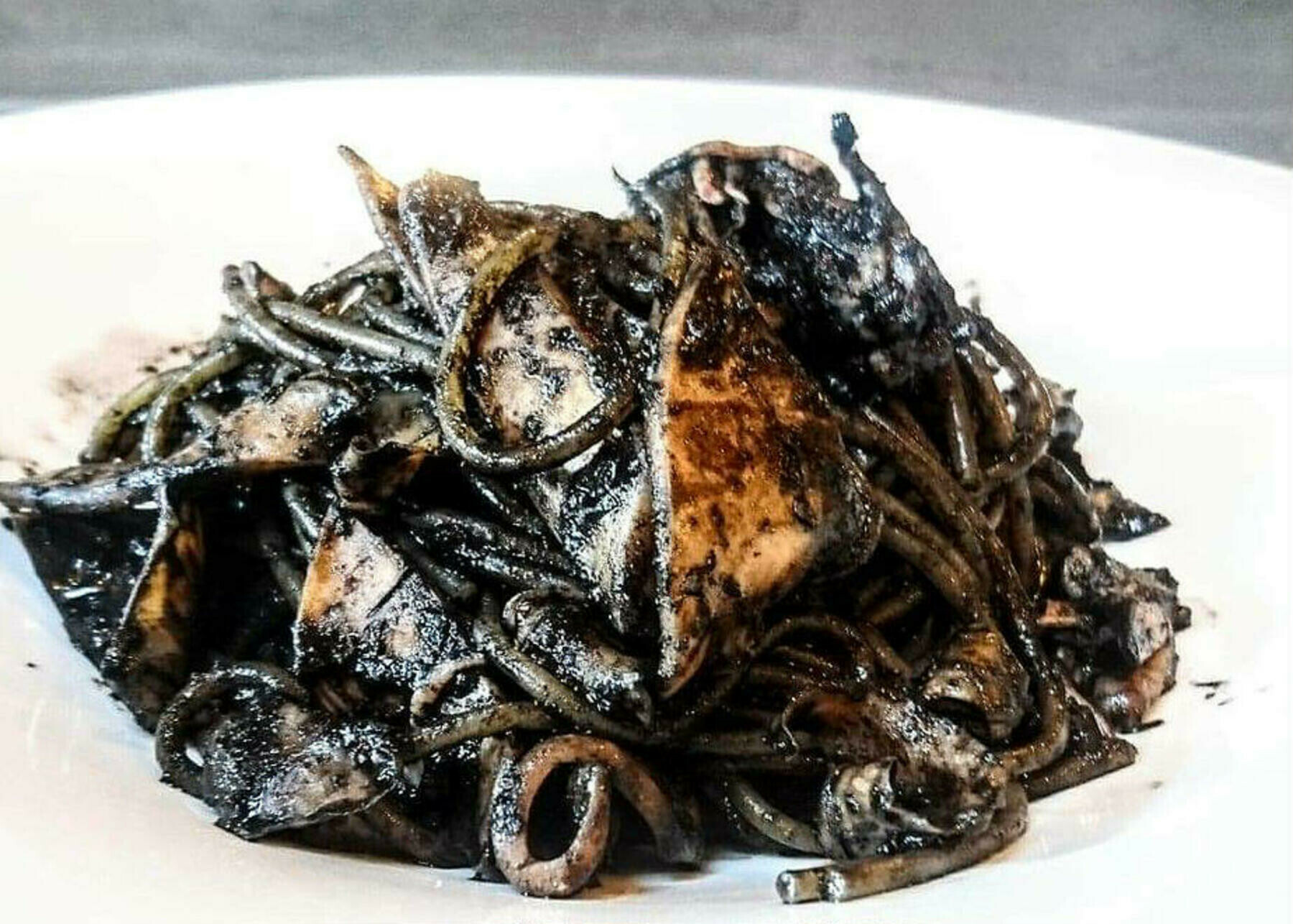 イカ墨のパスタソース