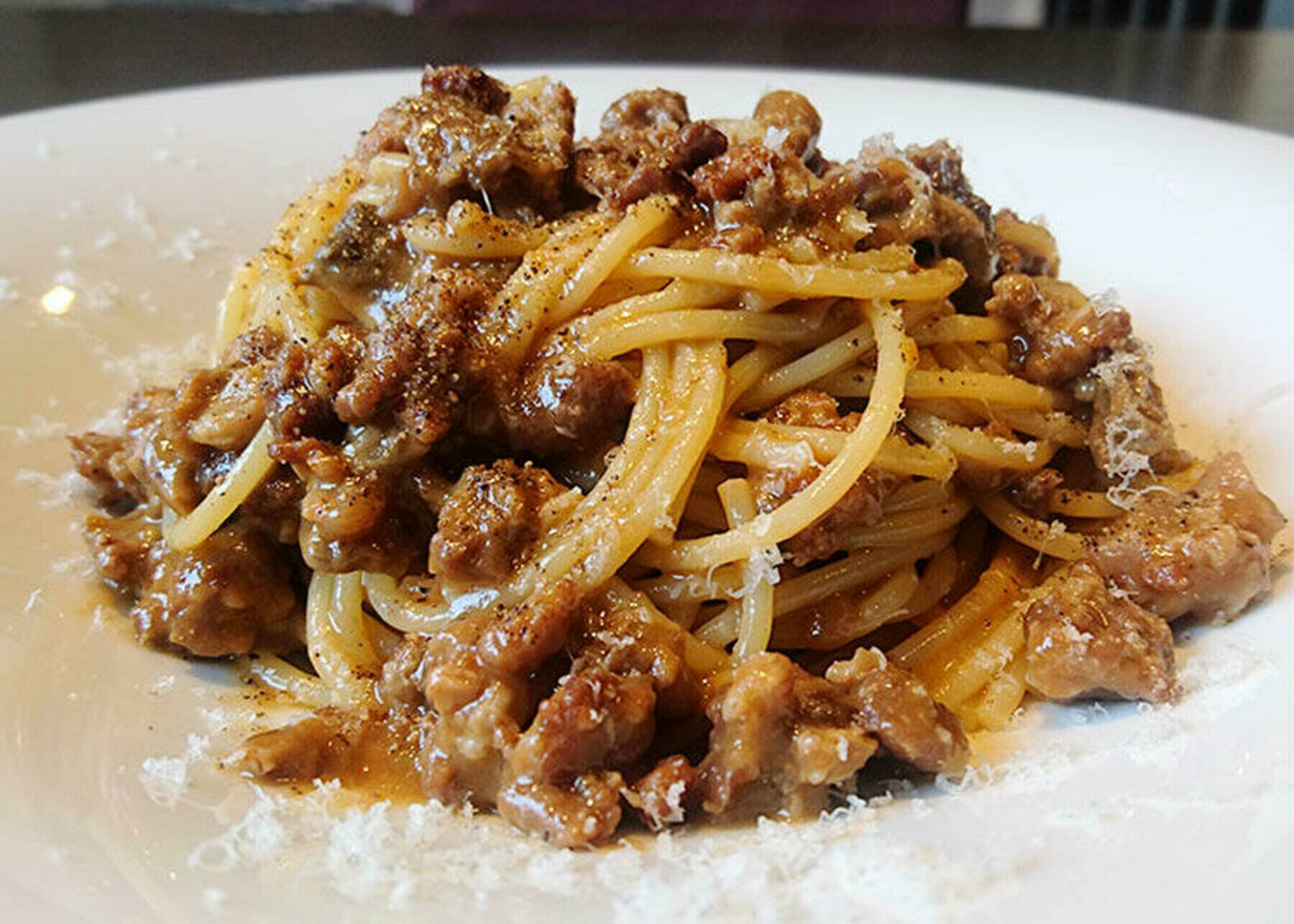 白金豚とポルチーニセッキのラグー