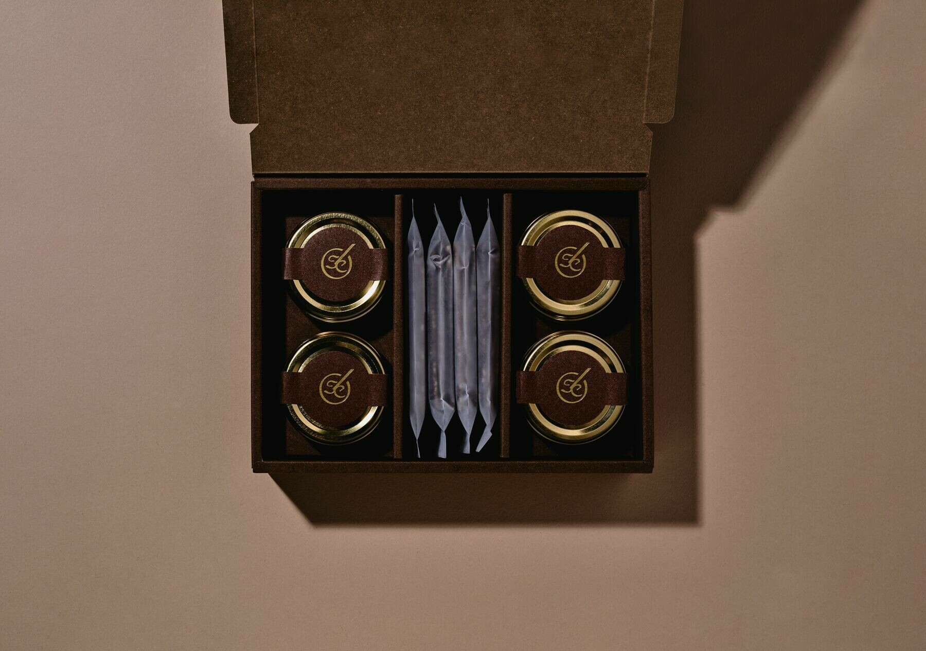 「Latte 1個」は、ティラミス(Latte)4個とチュイル4袋がセットになっています。