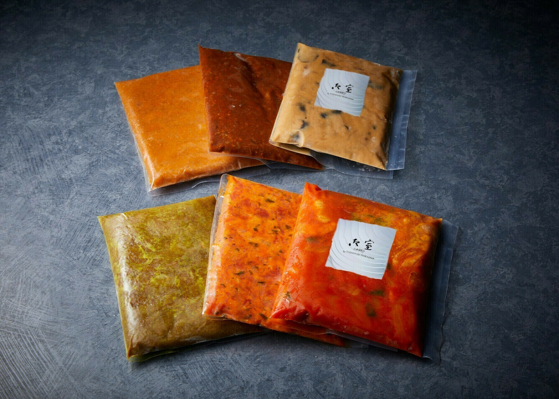 ※内容イメージ(※商品はソースのみです。トッピングに使われているチーズや白エビの素揚げ、アレンジレシピの食材は商品に含まれません。)