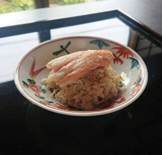 富山のカニと季節の野菜を使った炊き込みご飯と自家製白えびしゅうまいセット