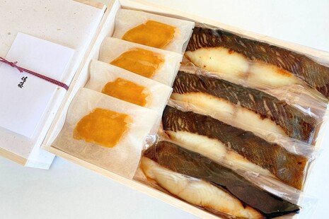 【母の日・春のギフト対応可】謹製からすみスライス4枚と銀鱈の西京漬け　炭火焼き(4切)の詰め合わせ