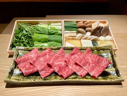 中山牛と露路野菜、秋茸のお鍋